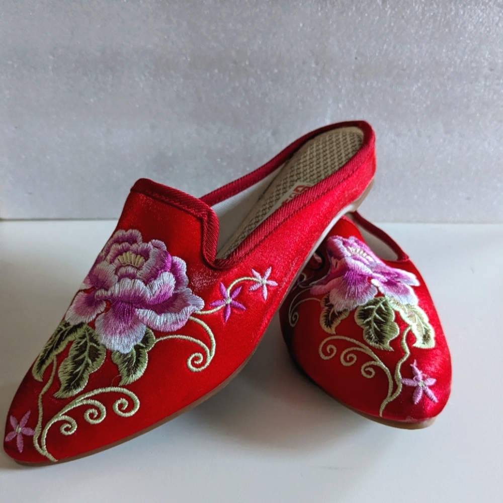Women's Chinese Floral Embroidered Satin Shoes